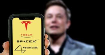 Tesla-Aktionoptionen: Vom Anlegerklage-Prozess, Tweets und Elon Musk (Foto: Adobe Stock-kavi surya )