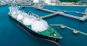 Brunsbüttel LNG-Terminal: EU-Kommission gewährt 40 Mio. EUR Brunsbüttel LNG-Terminal erhält 40 Mio. EUR Unterstützung (Foto: AdobeStock - Yellow Boat 617010079)