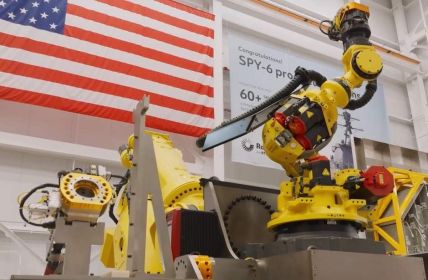 Vertikal integrierte Produktion liefert SPY-6 Radarsysteme pünktlich und (Foto: Raytheon .  RTX)